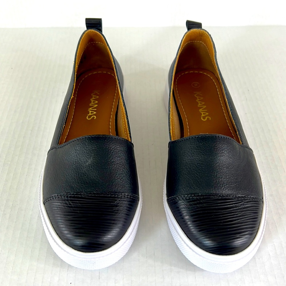Kaanas Serengeti Leather Slip On Sneaker Women’s 9